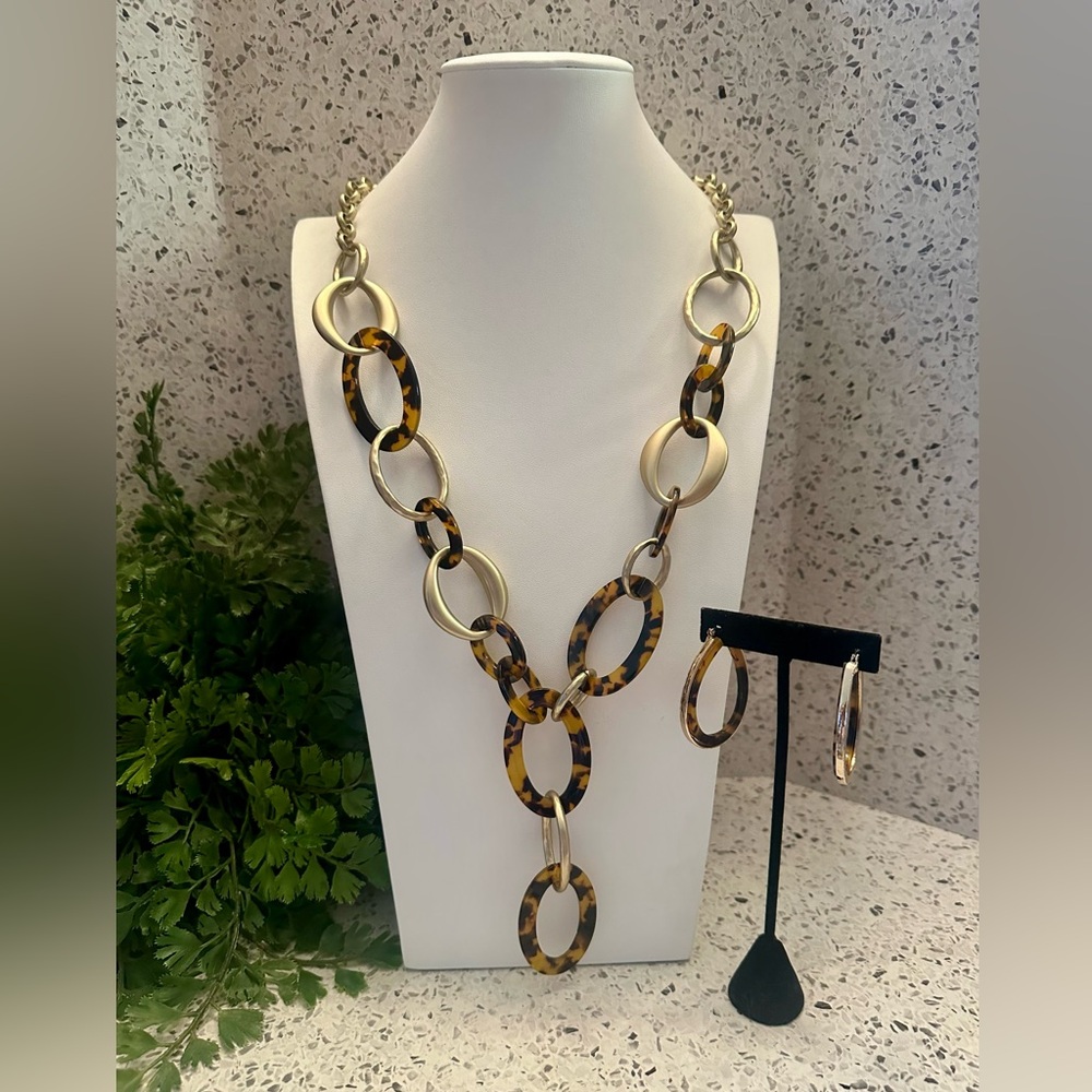 CHICO’S faux Tortoise shell and matte gold tone necklace and earrings